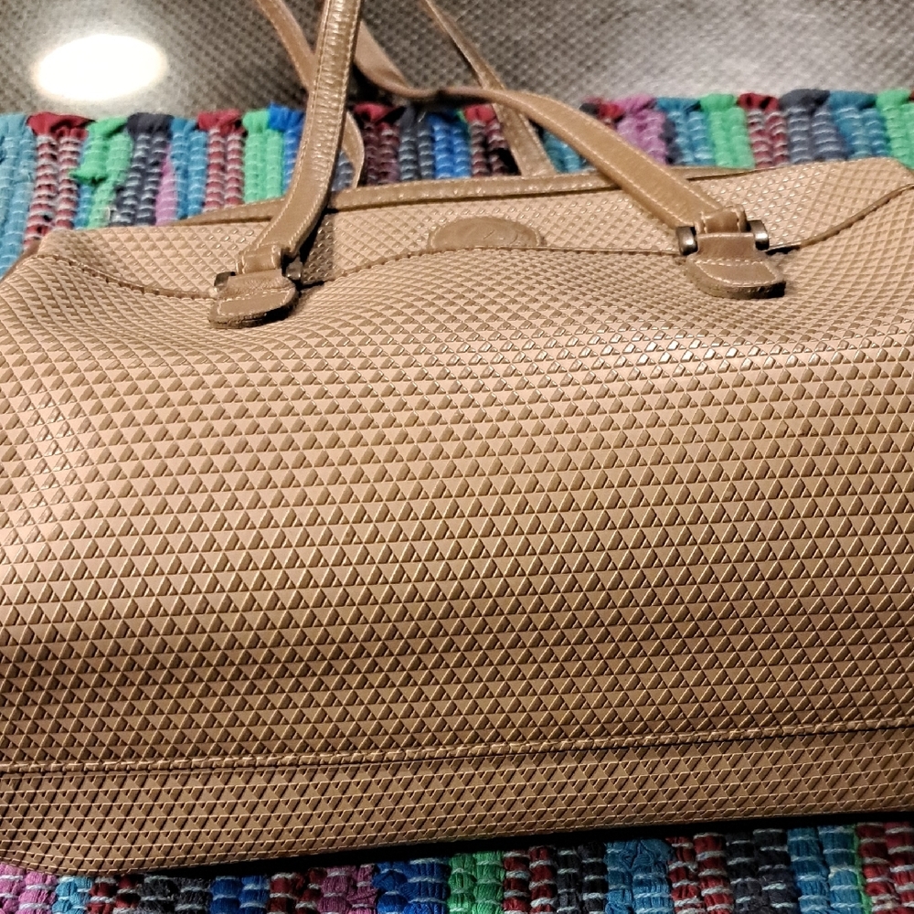 VINTAGE Liz Claiborne Tan Textured Shoulder Bag - Picture 6 of 6
